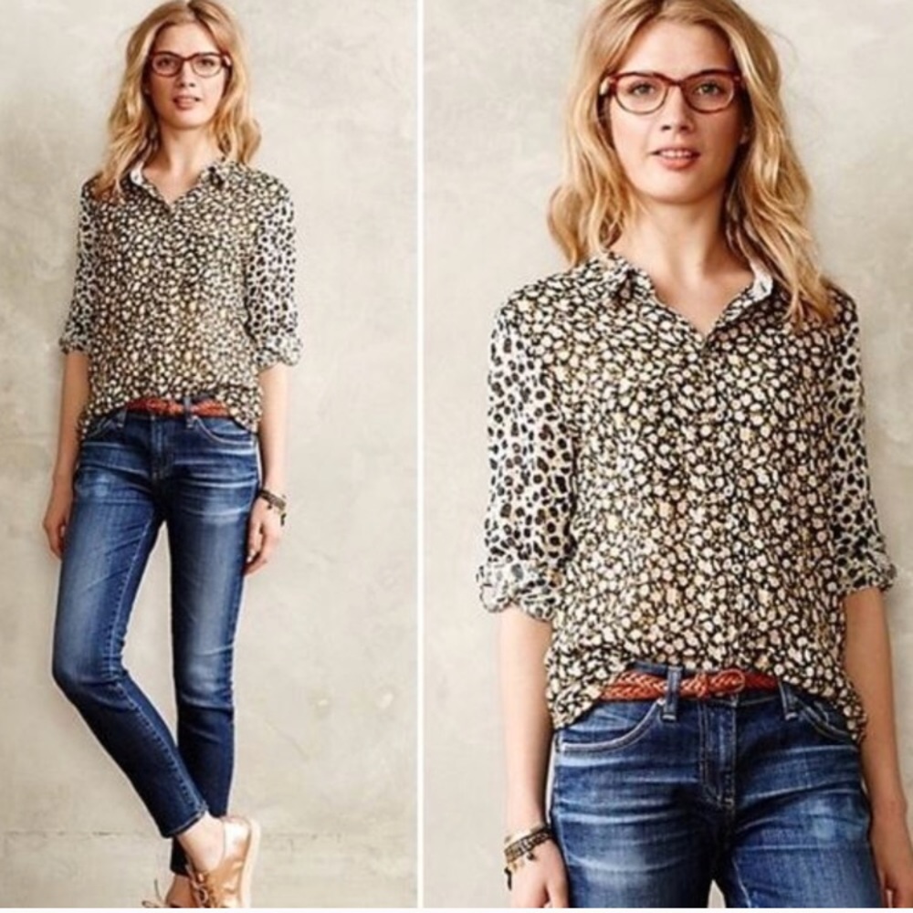 Anthropologie holding horse shirt